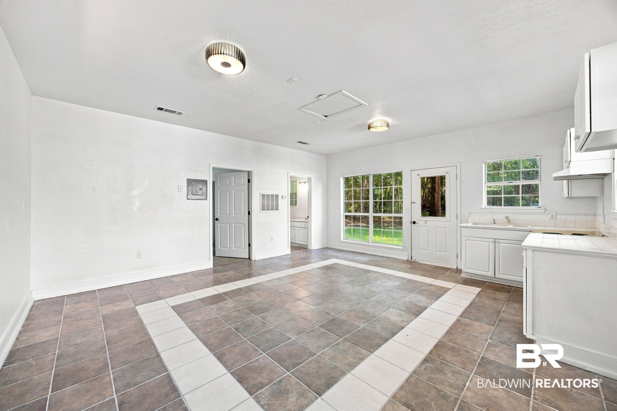 9092 Woodland Drive