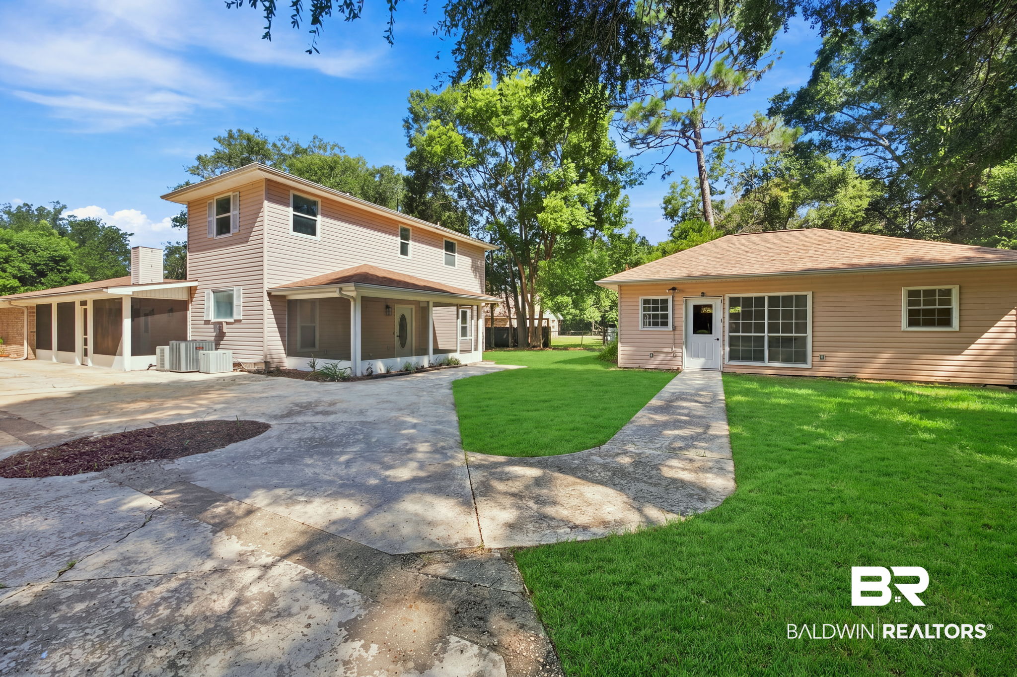 9092 Woodland Drive