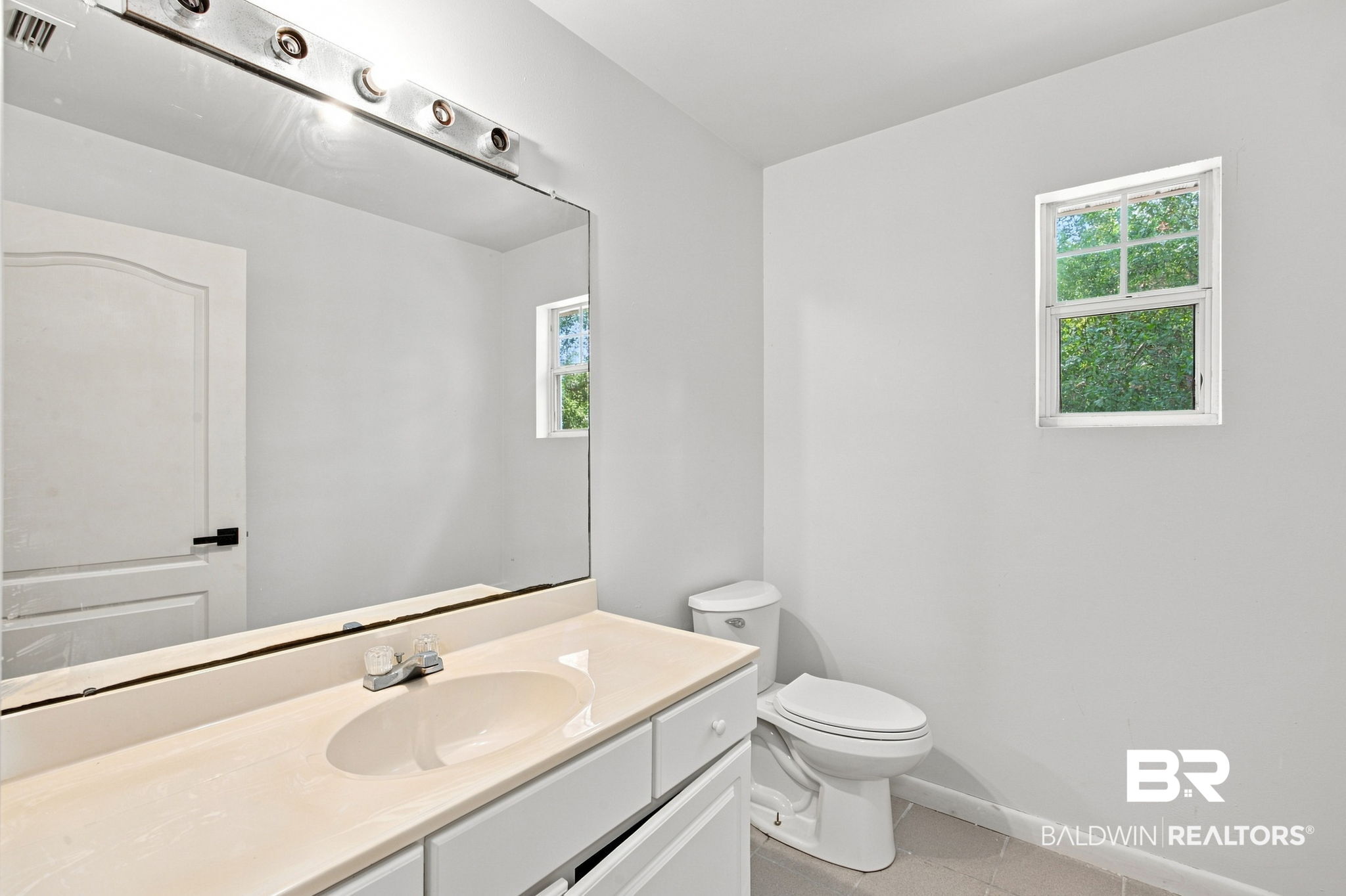 9092 Woodland Drive