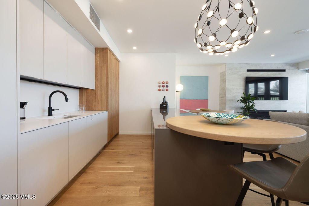 710 W Lionshead Circle 311