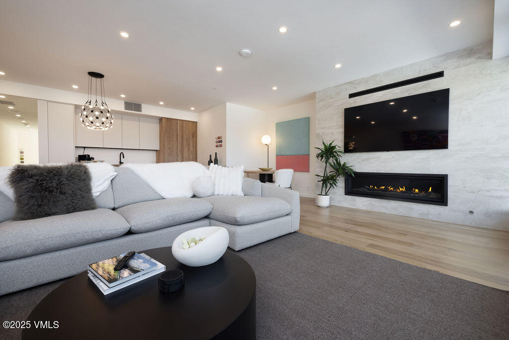 710 W Lionshead Circle 311