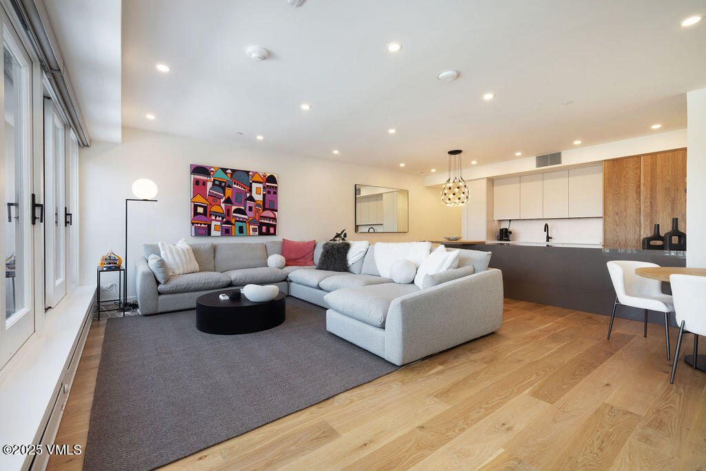 710 W Lionshead Circle 311