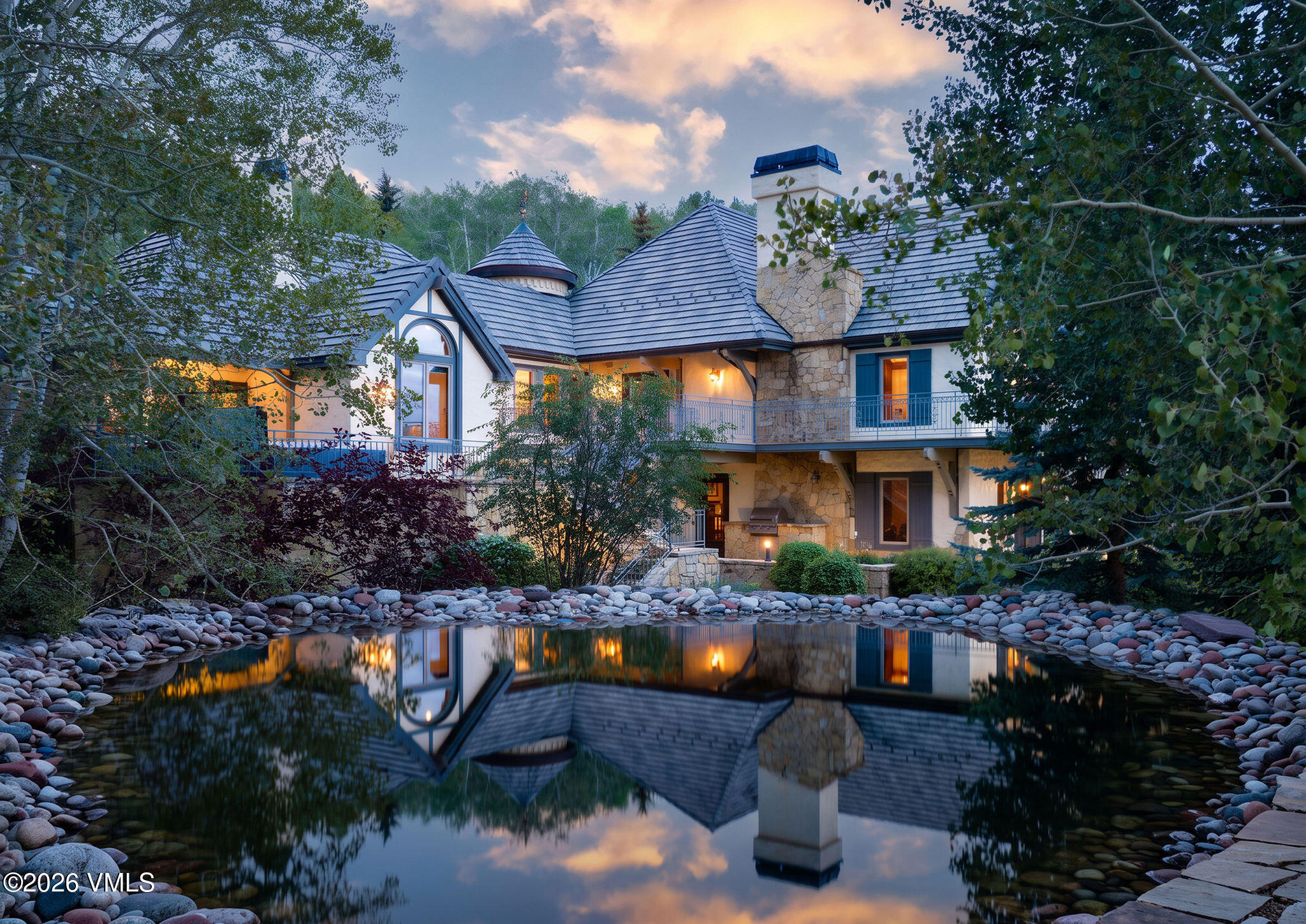576 Pilgrim Drive