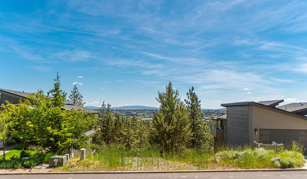 1738 SW Troon Avenue