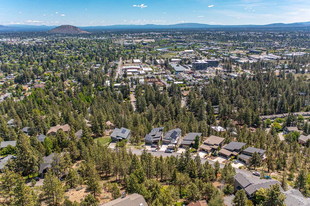 1738 SW Troon Avenue