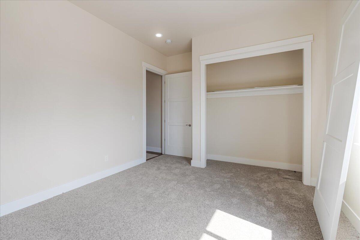 1784 SE Texas Circle, 37