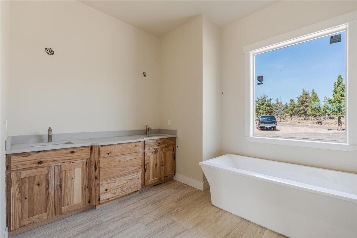 1784 SE Texas Circle, 37