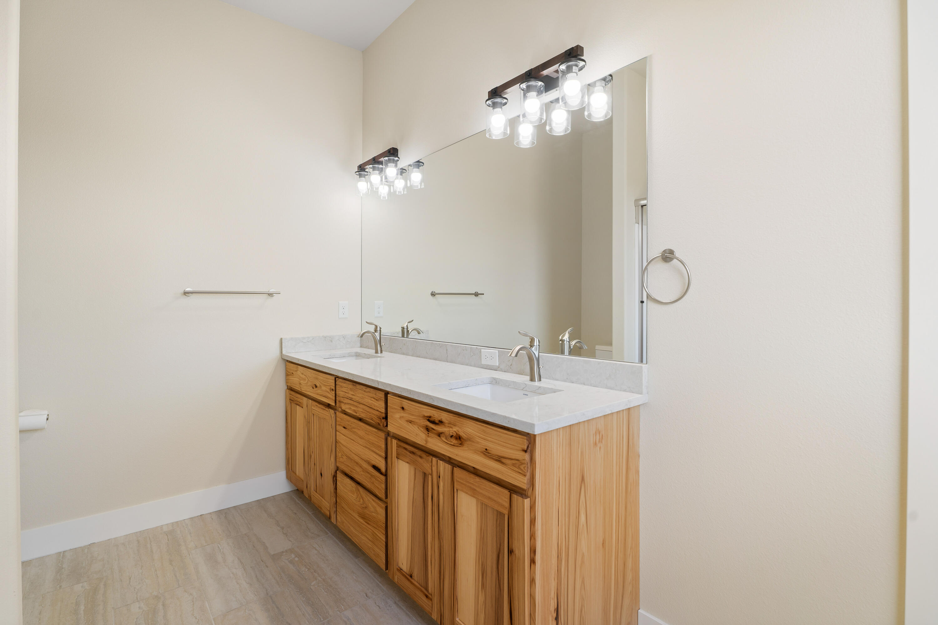 1784 SE Texas Circle, 37