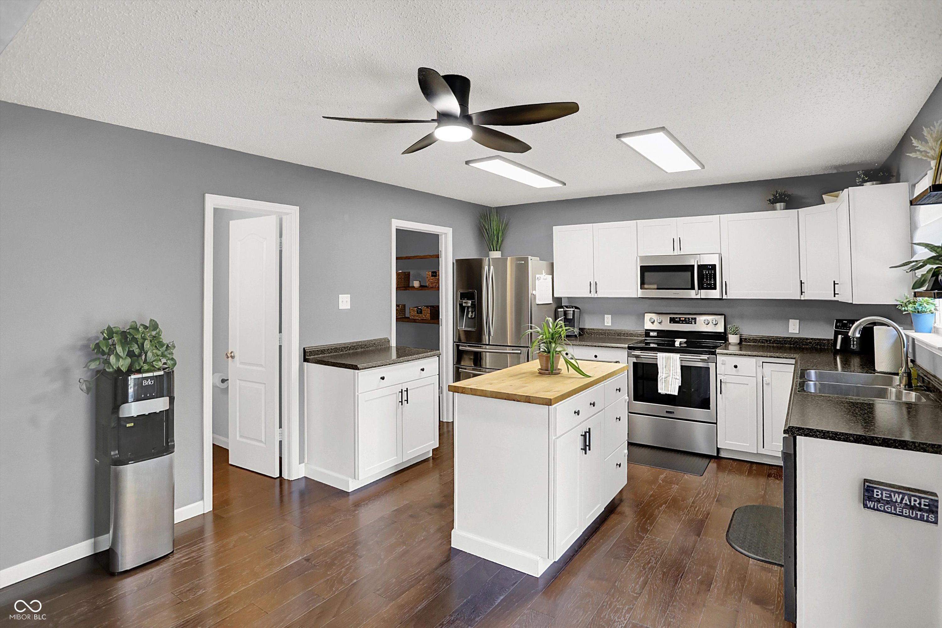 6854 W Philadelphia Drive