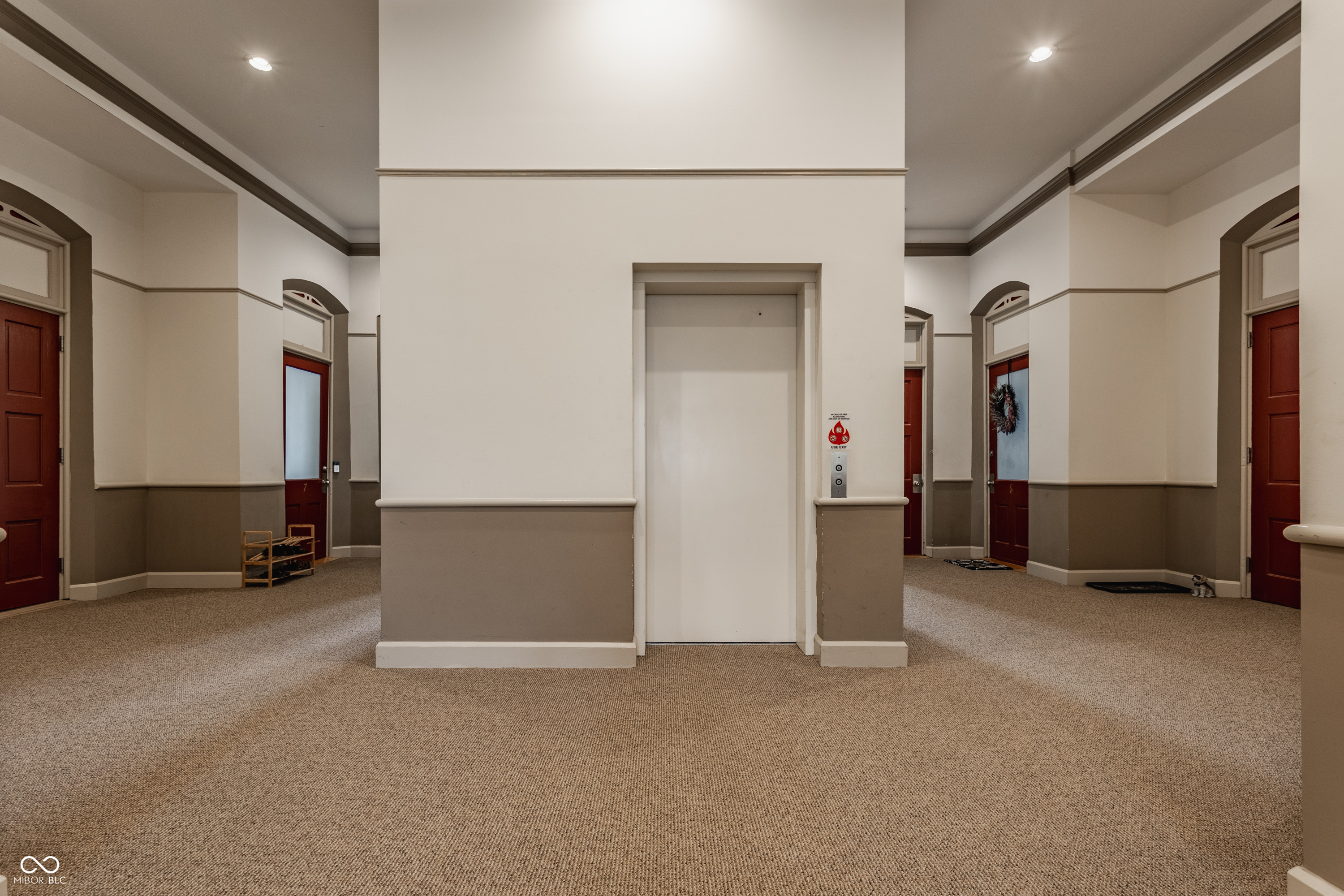 927 Noble Street Unit: 12