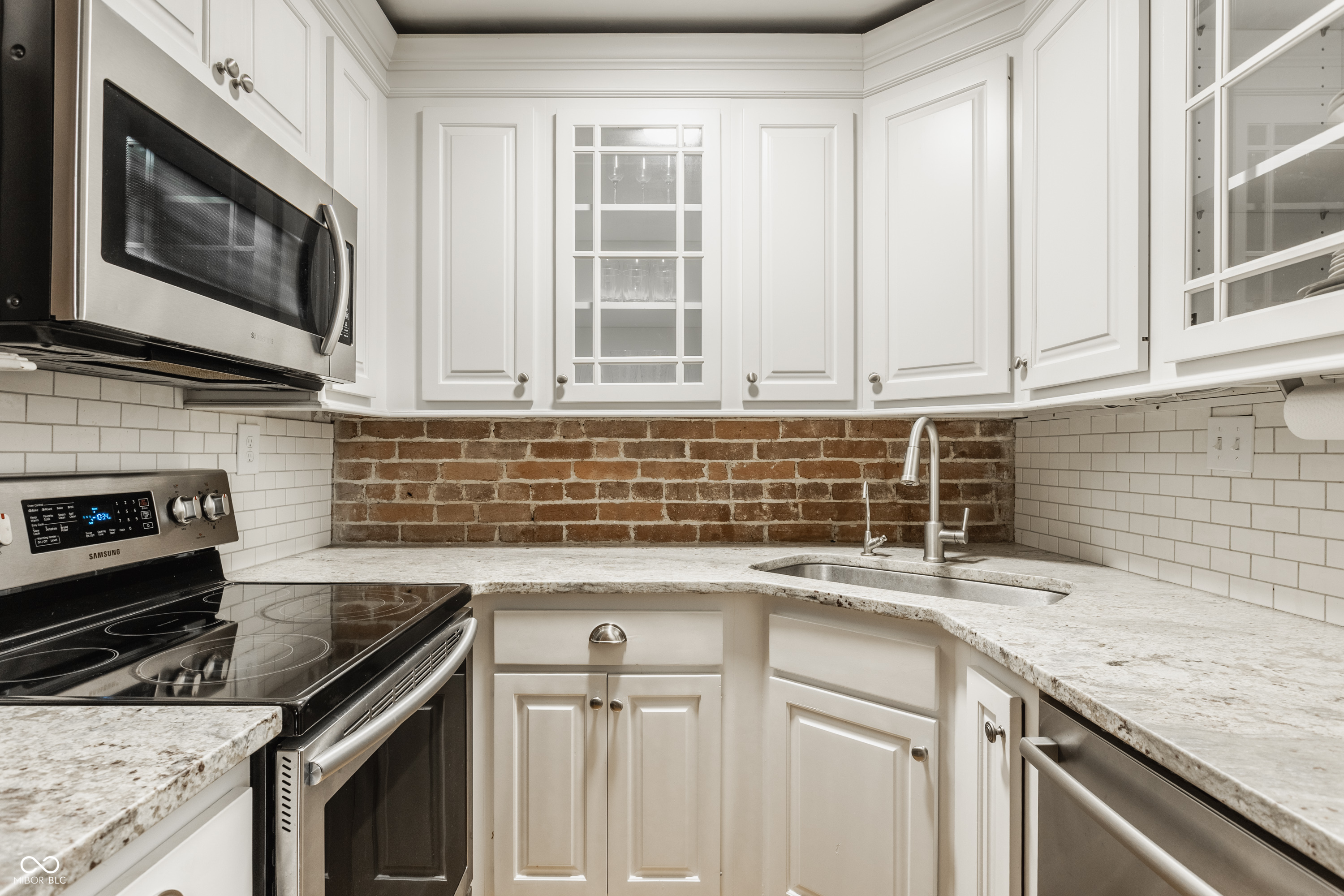 927 Noble Street Unit: 12