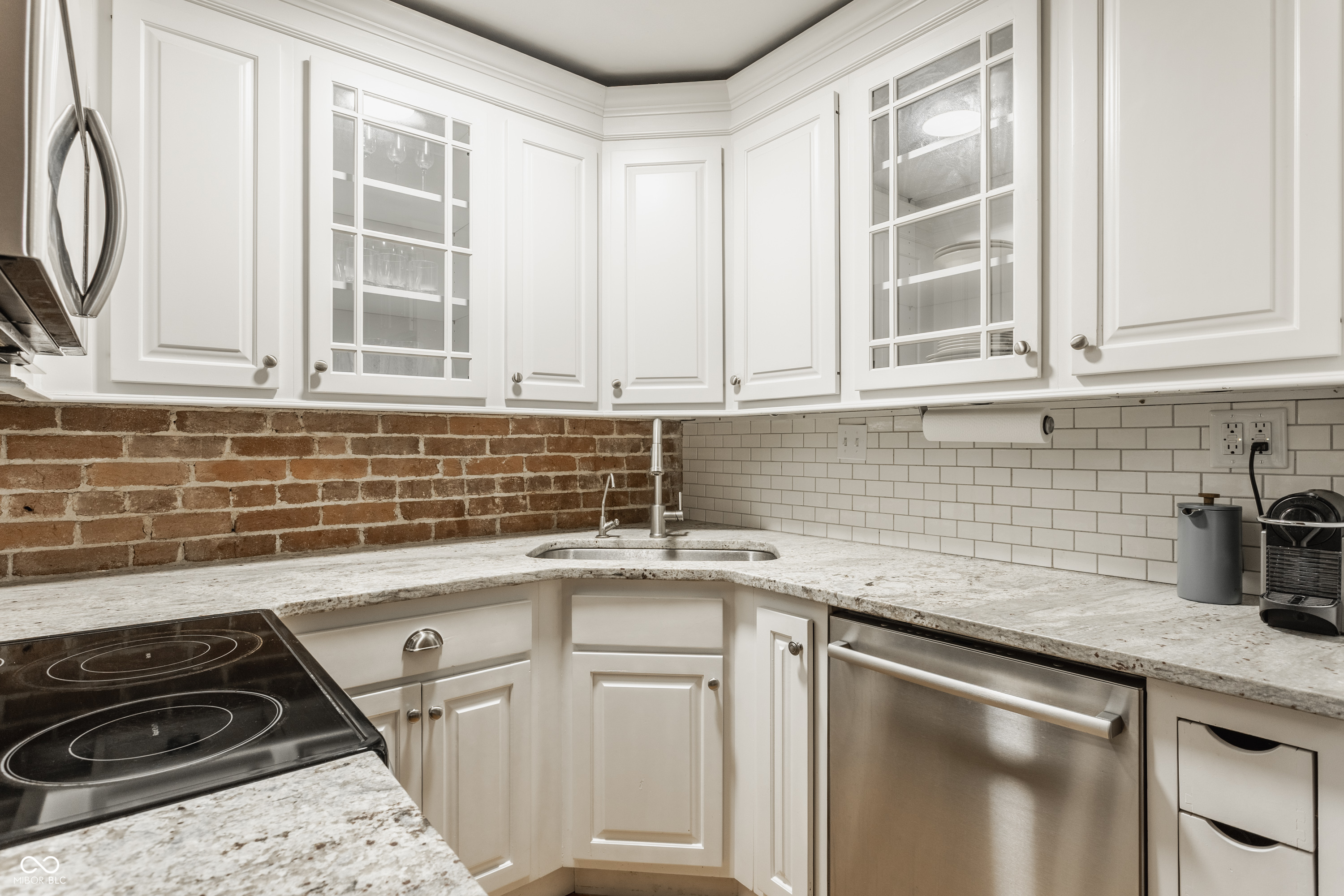 927 Noble Street Unit: 12