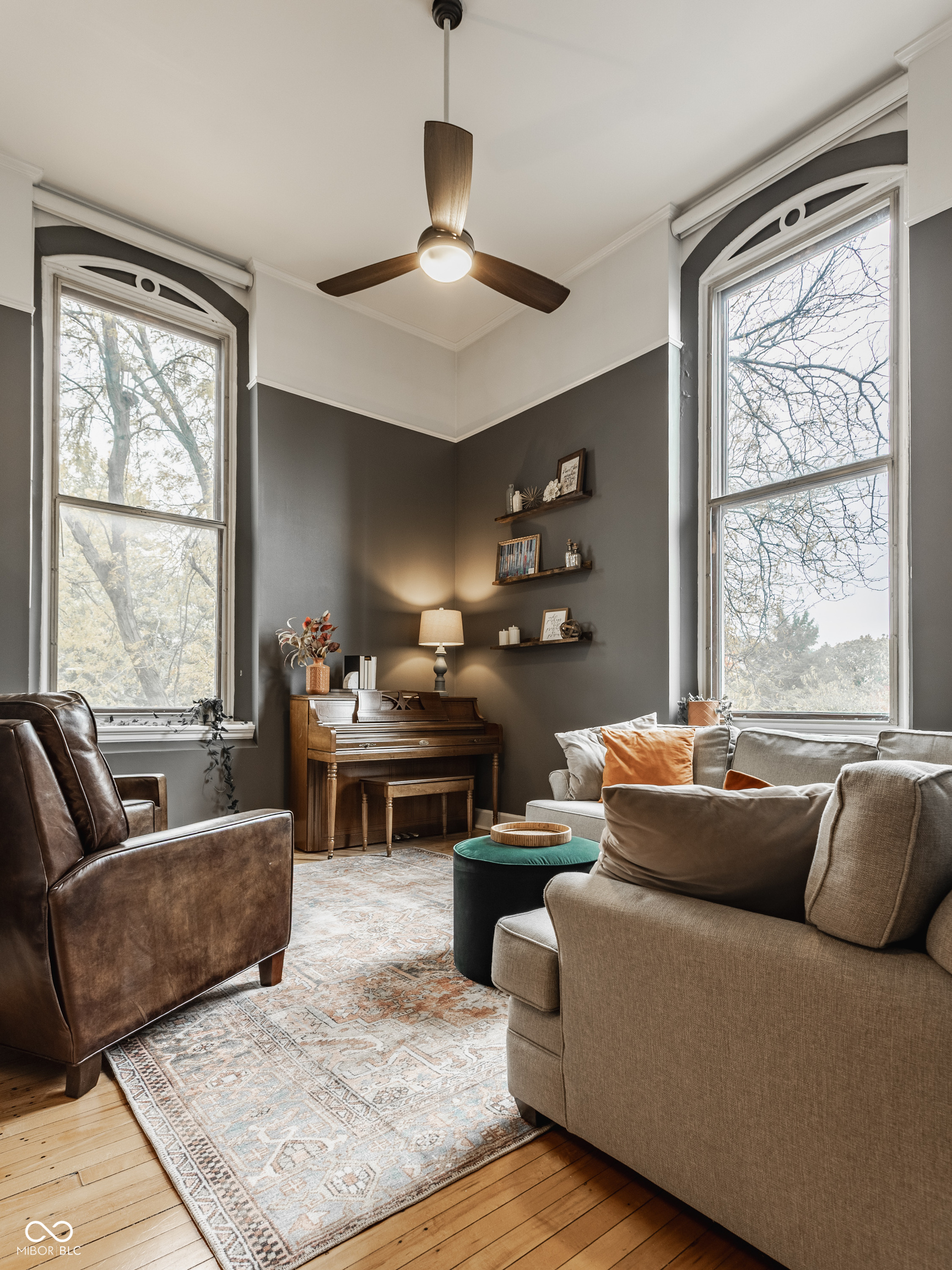 927 Noble Street Unit: 12