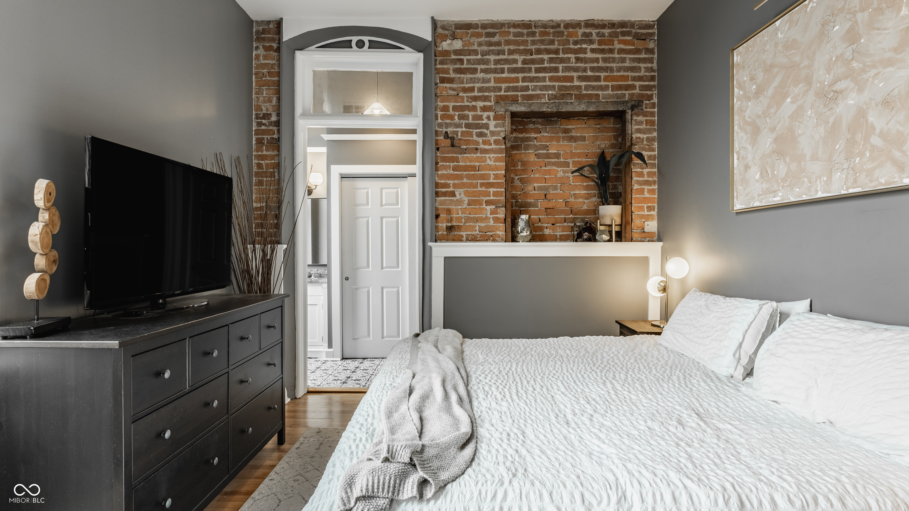 927 Noble Street Unit: 12