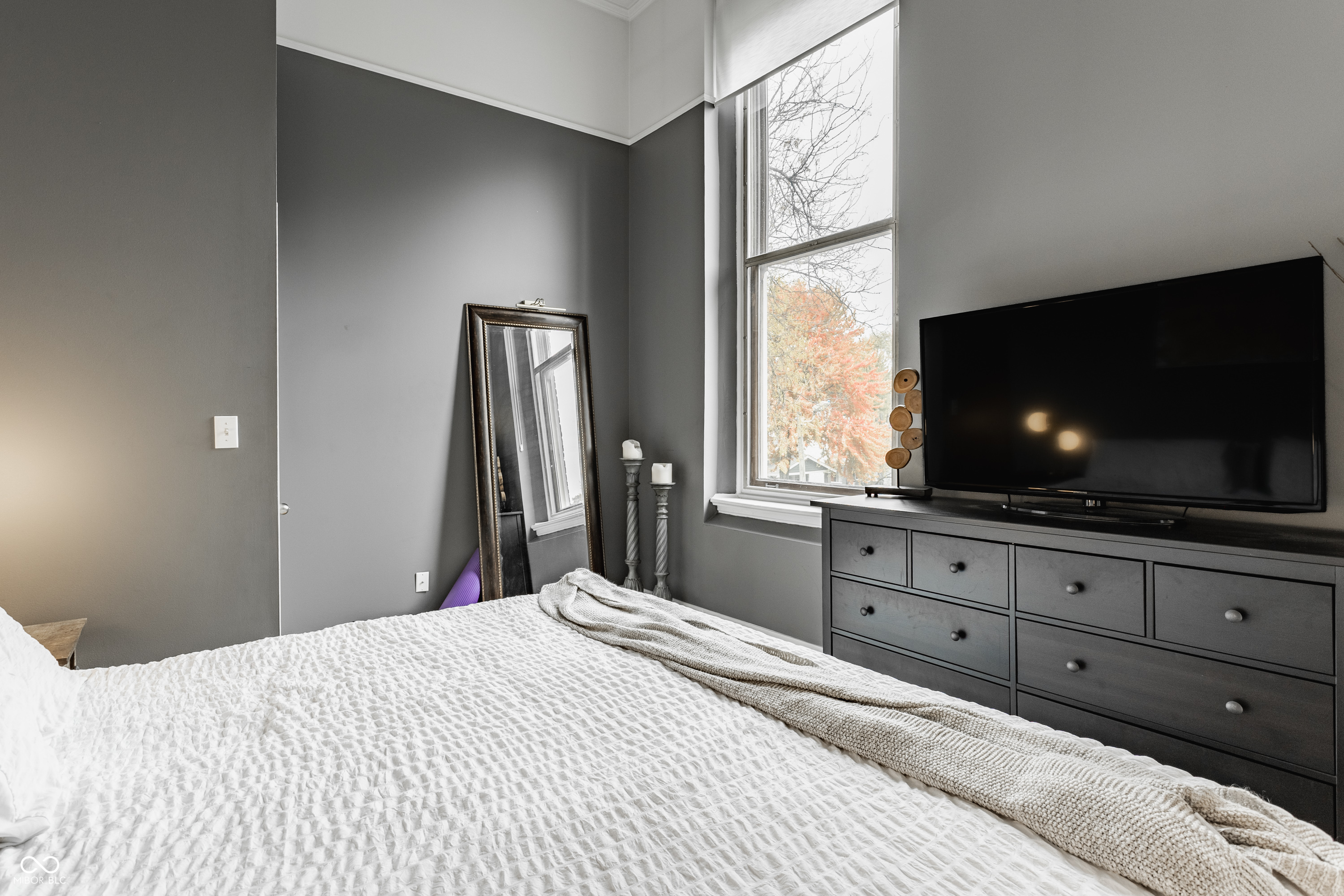 927 Noble Street Unit: 12