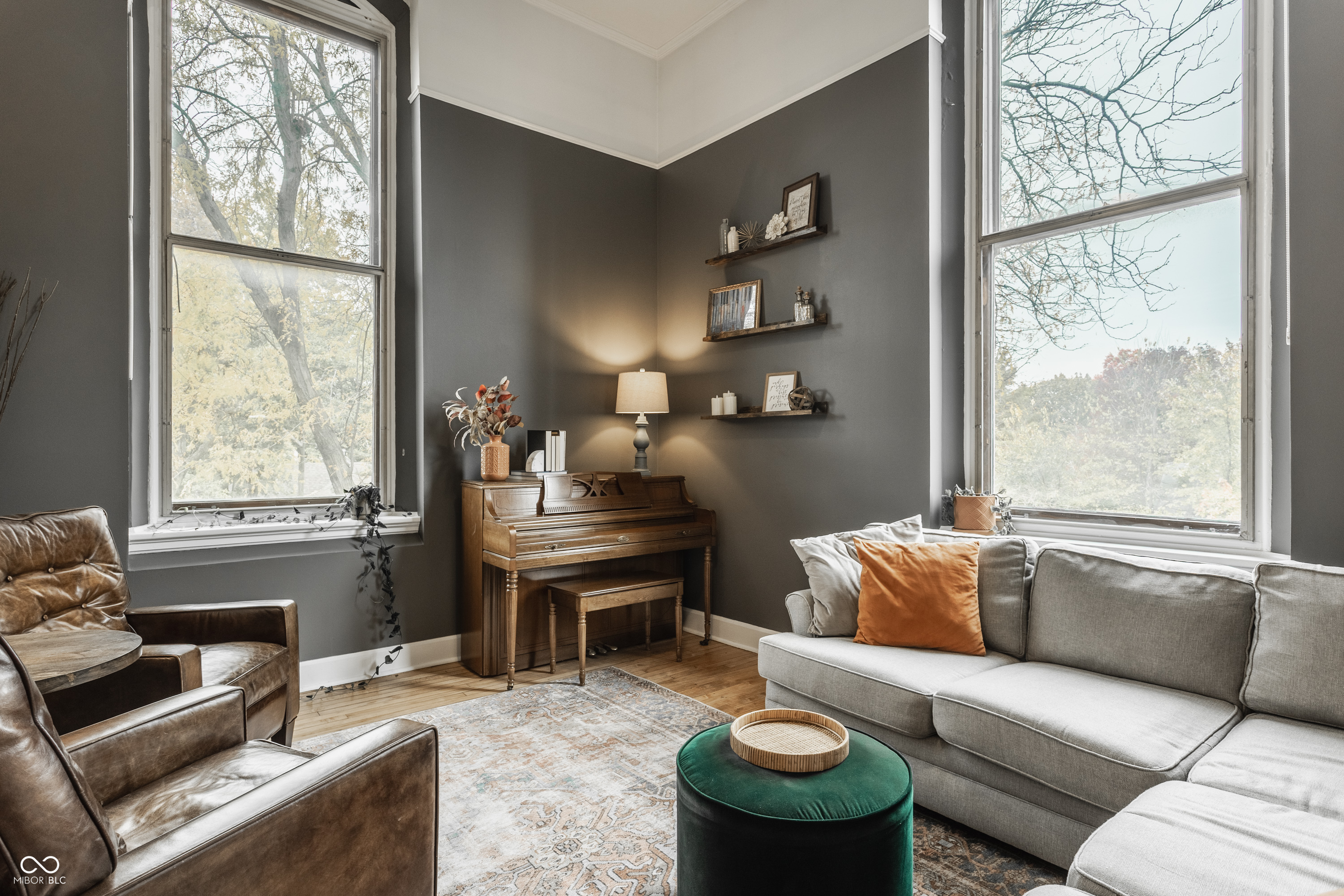 927 Noble Street Unit: 12