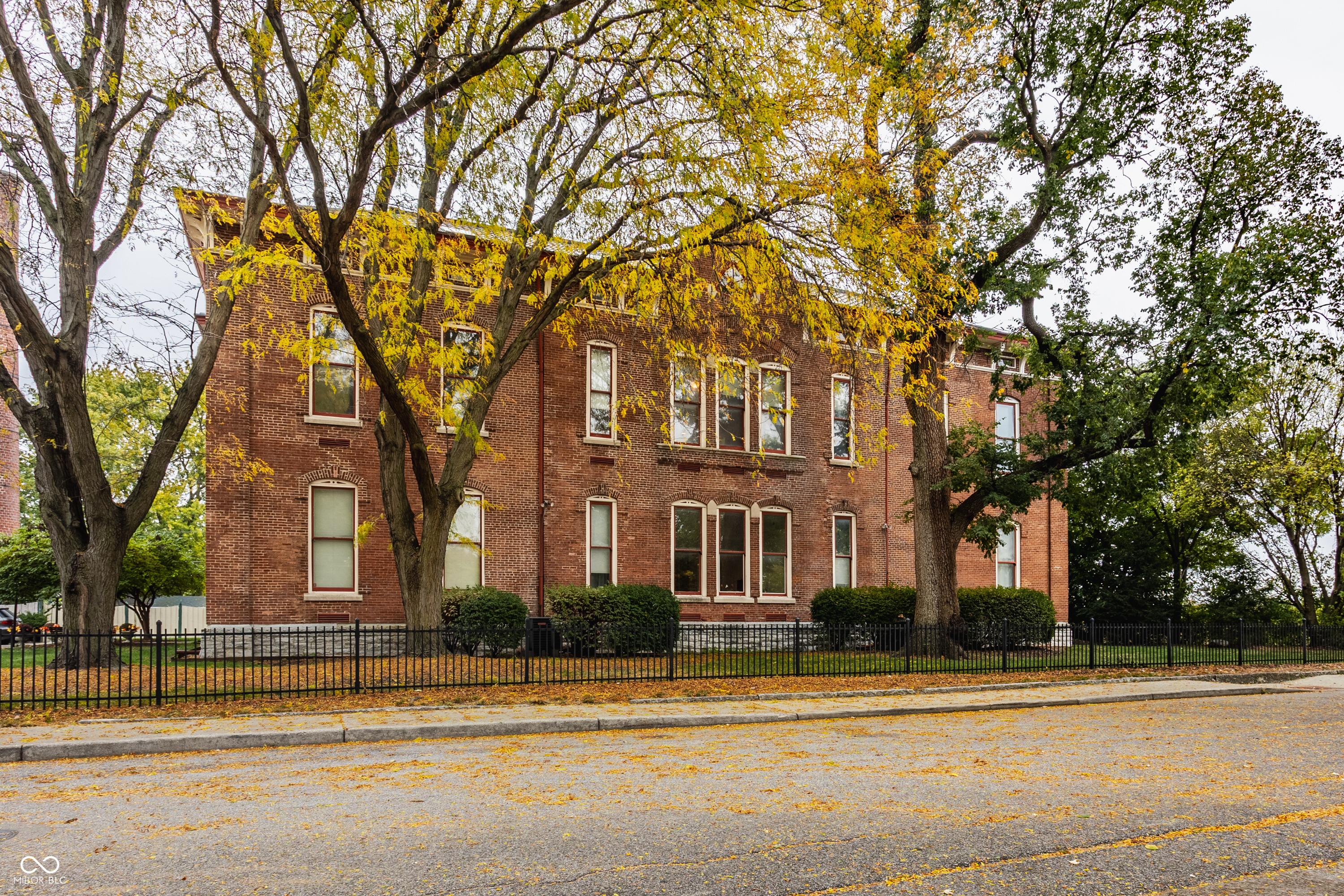 927 Noble Street Unit: 12