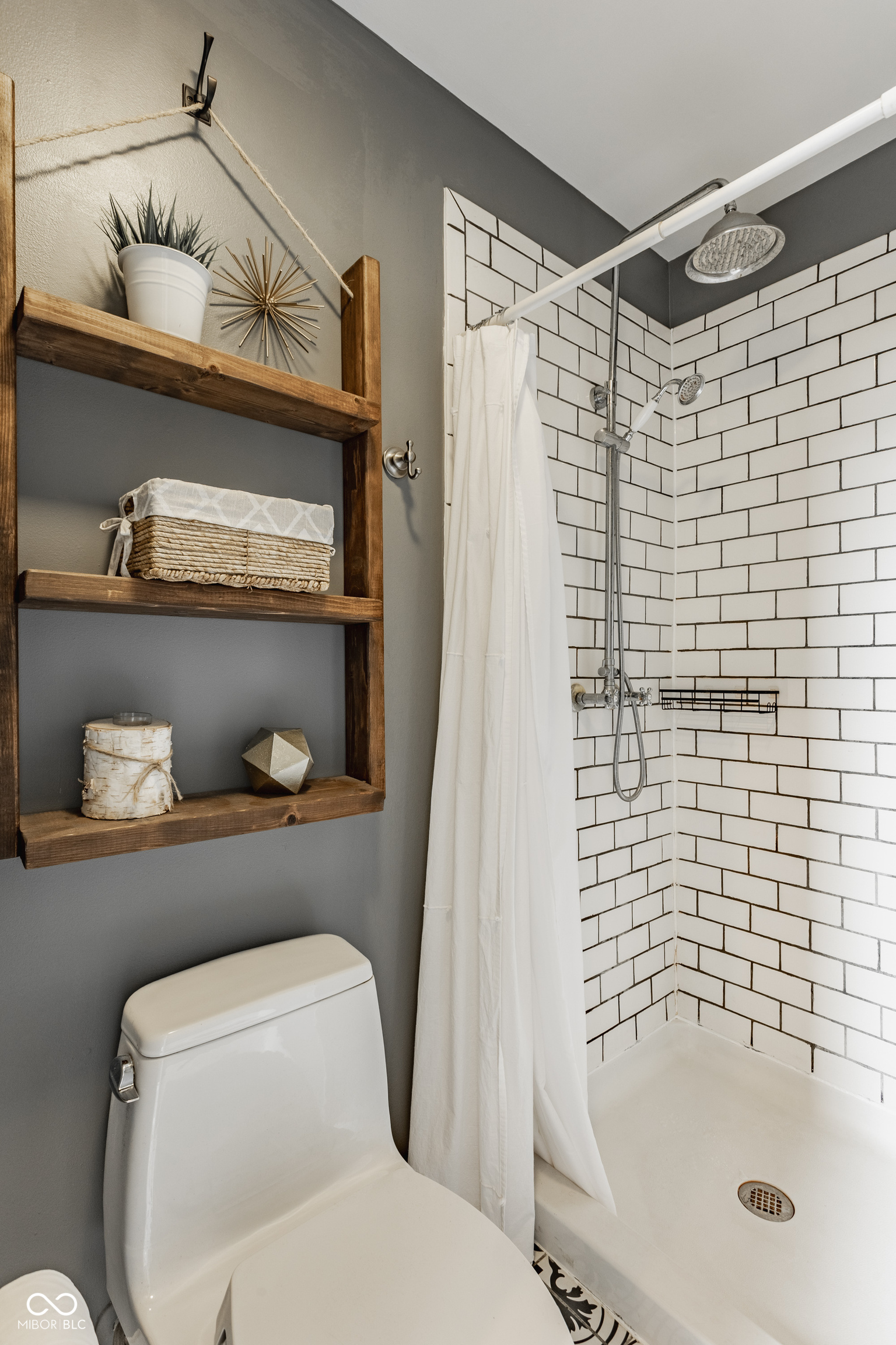 927 Noble Street Unit: 12