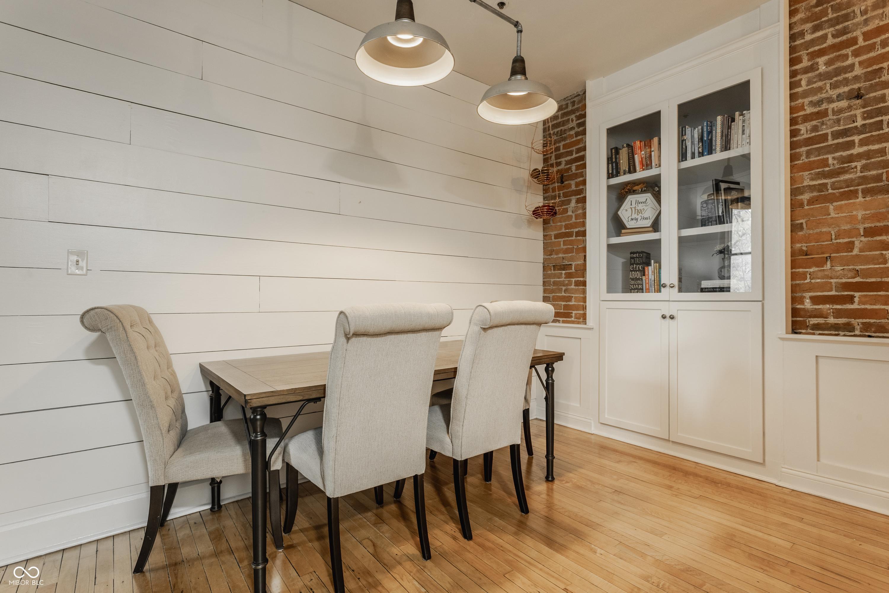 927 Noble Street Unit: 12