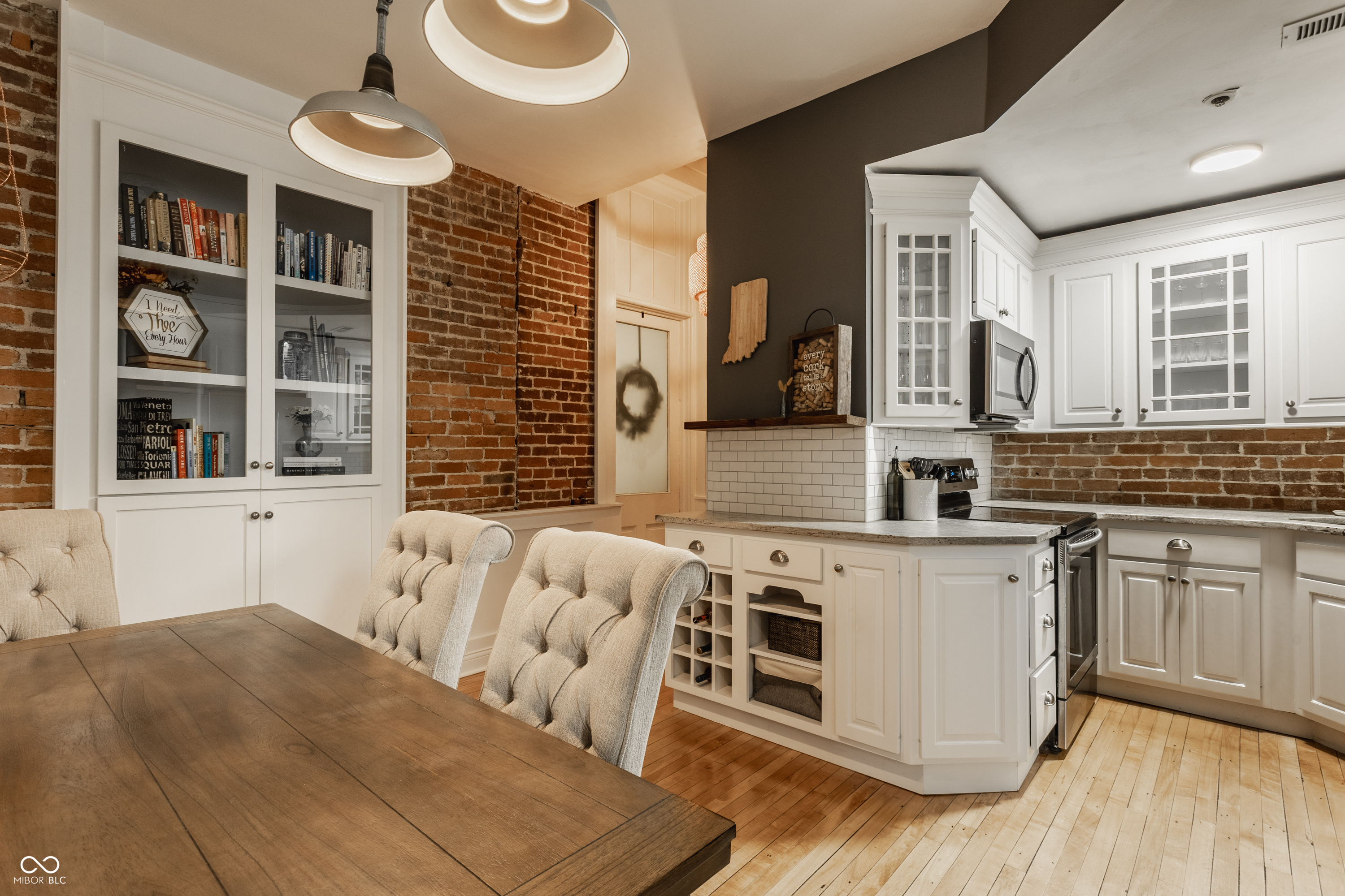 927 Noble Street Unit: 12