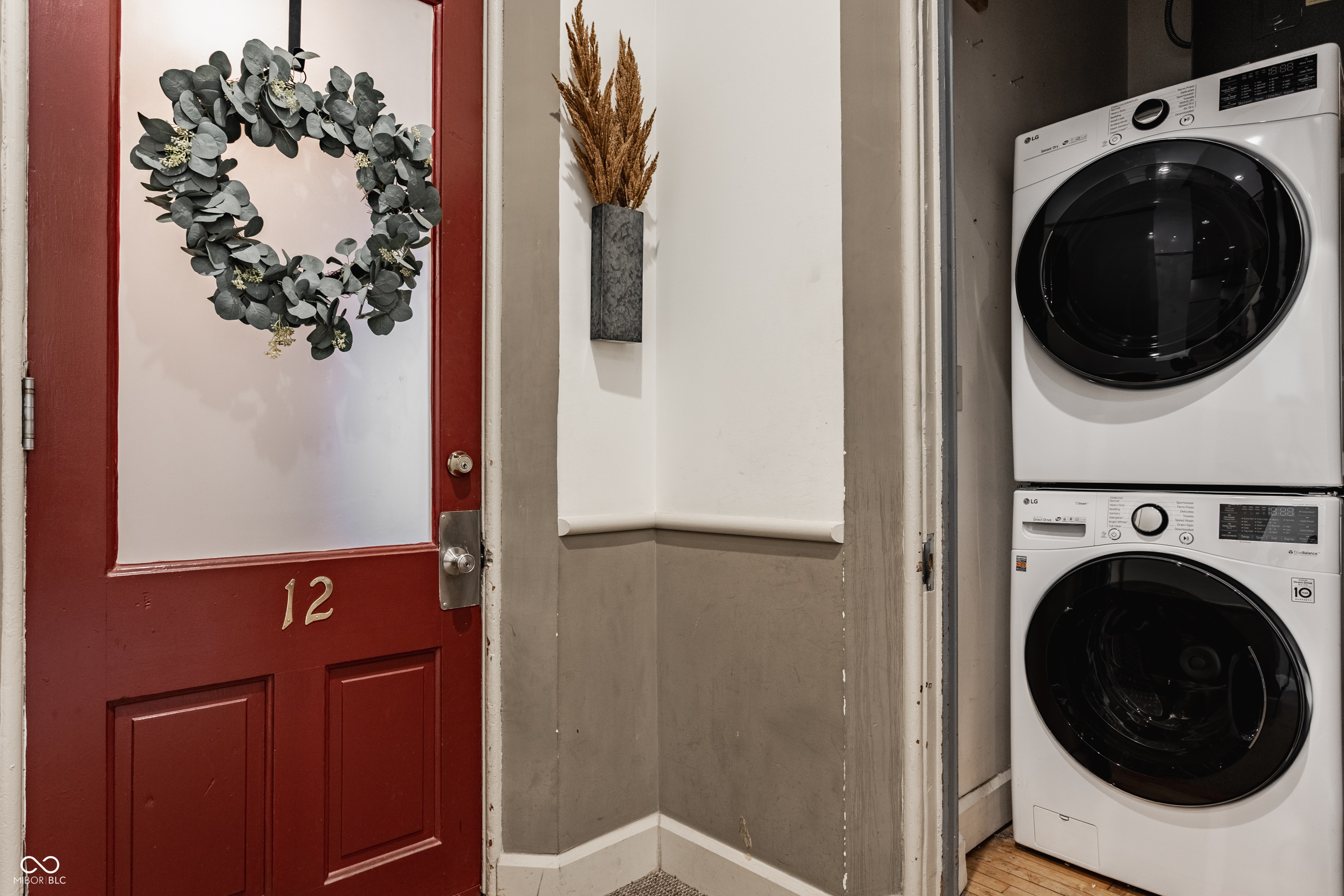 927 Noble Street Unit: 12