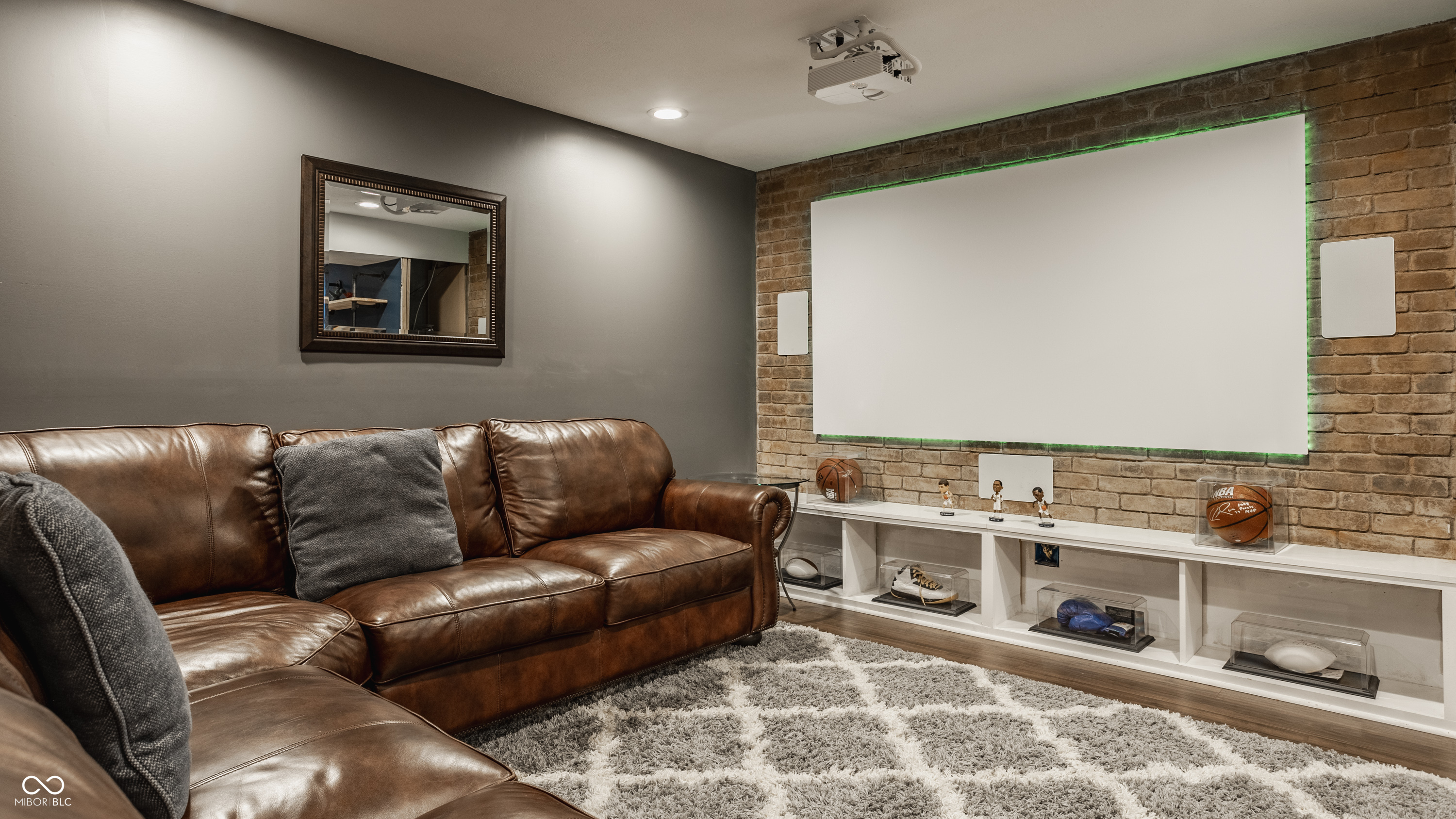 5325 Creekbend Drive