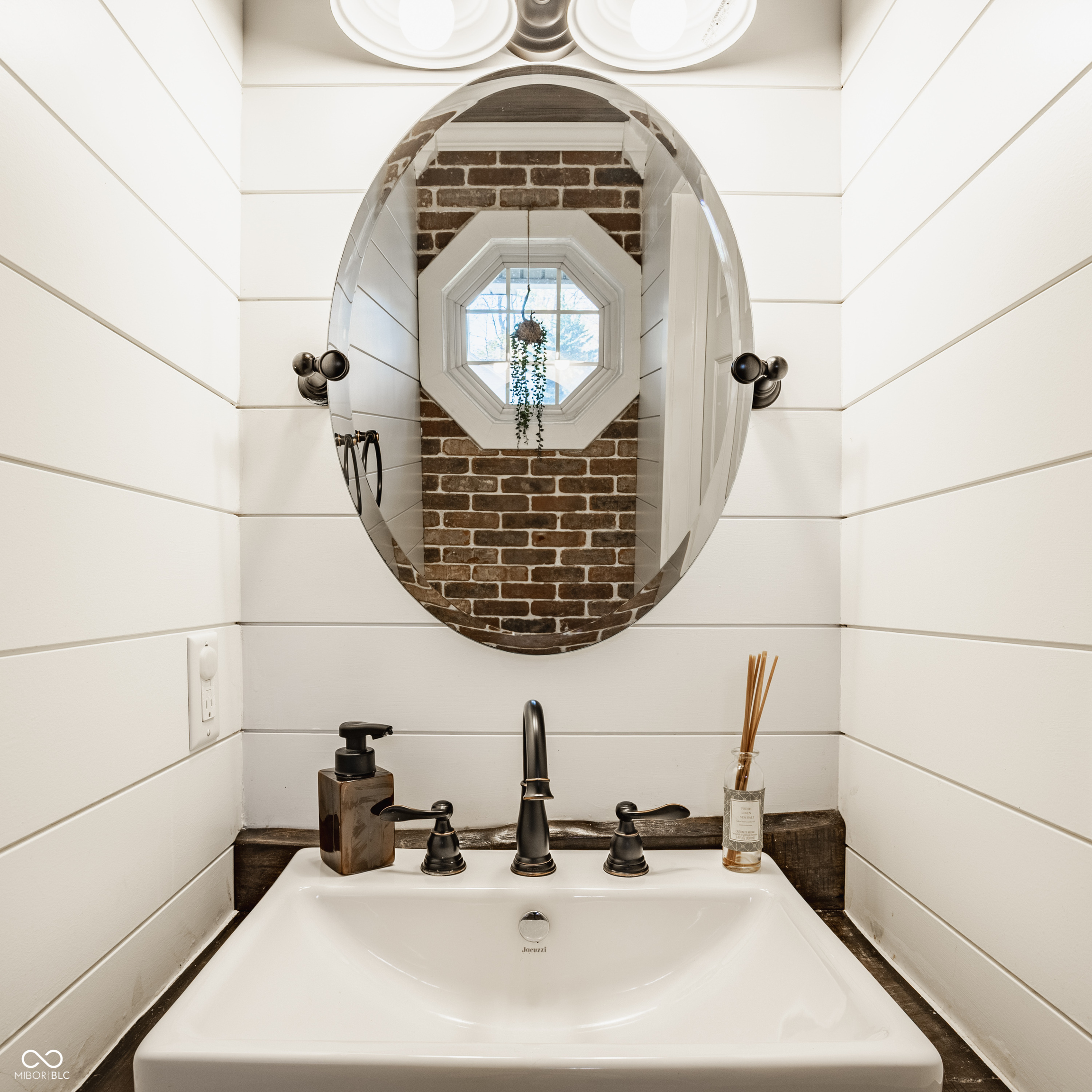 5325 Creekbend Drive