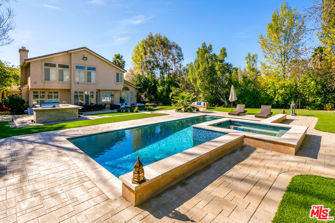 18419 Saint Moritz Dr