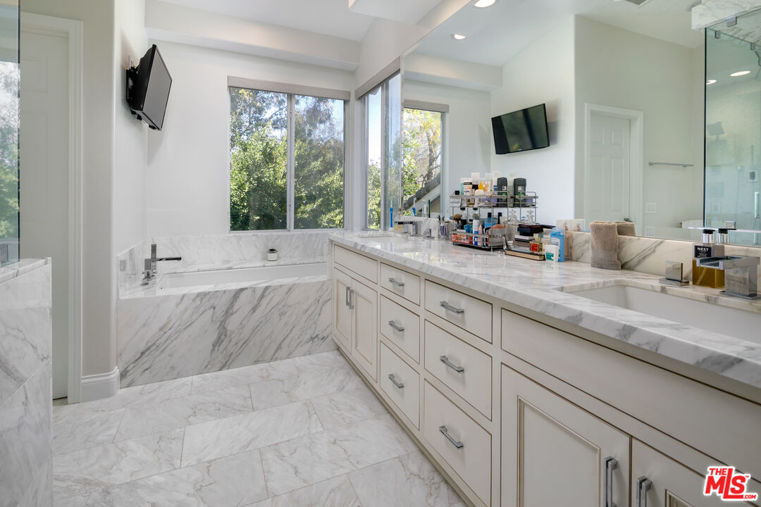 18419 Saint Moritz Dr