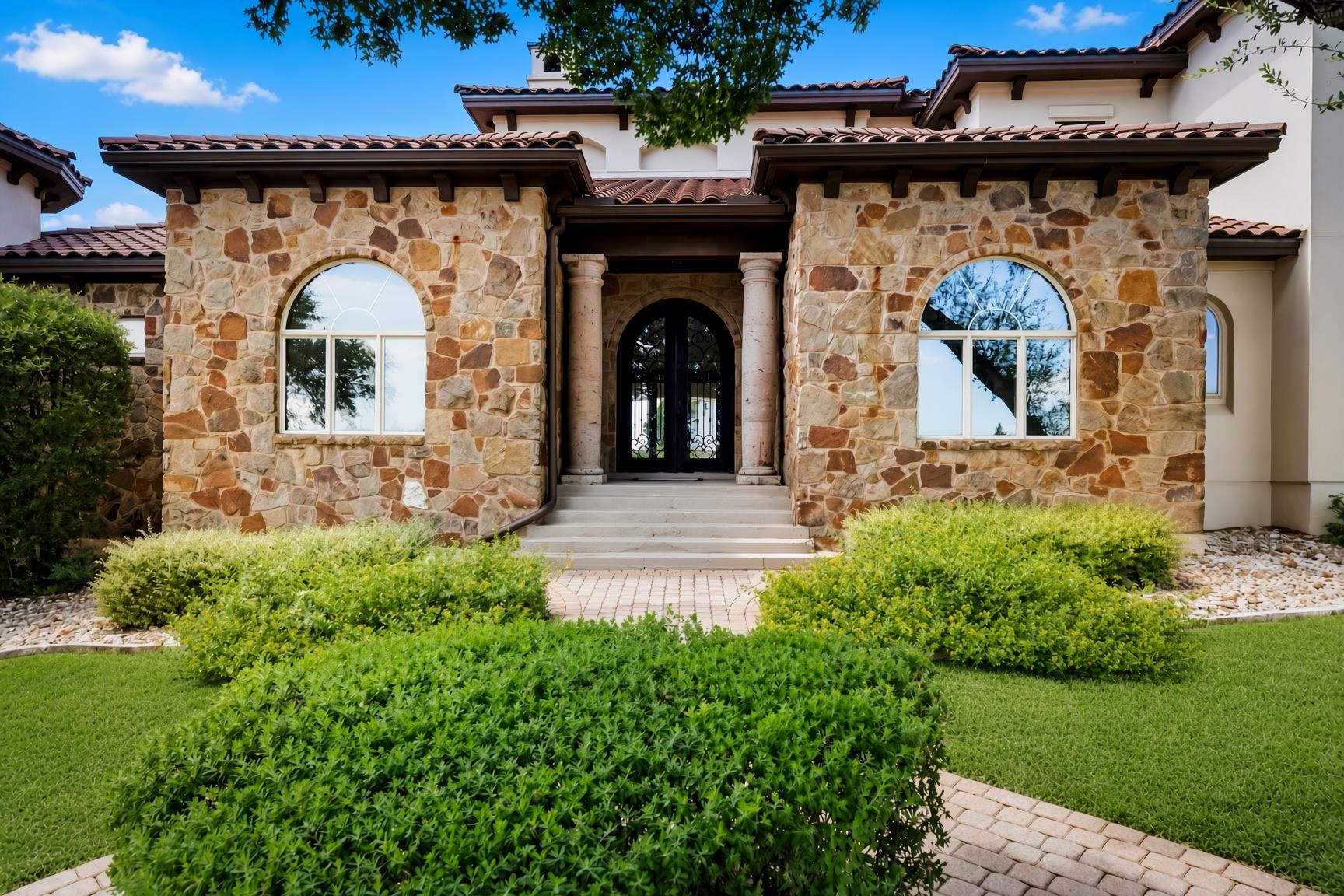 8001 Magnolia Ridge CV