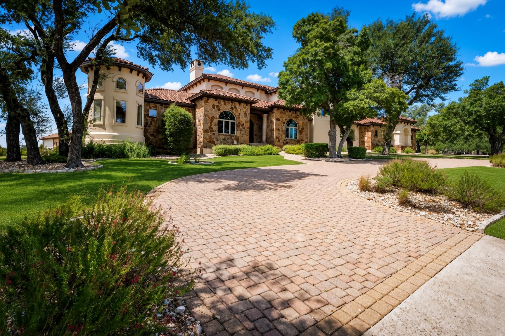 8001 Magnolia Ridge CV