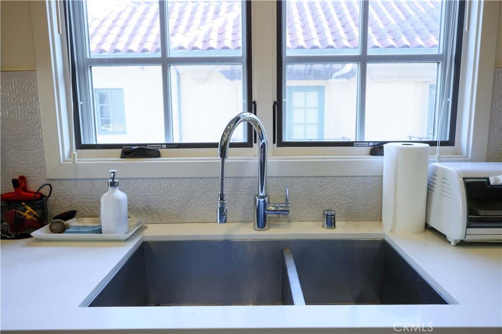 225 S Hamilton Drive 301