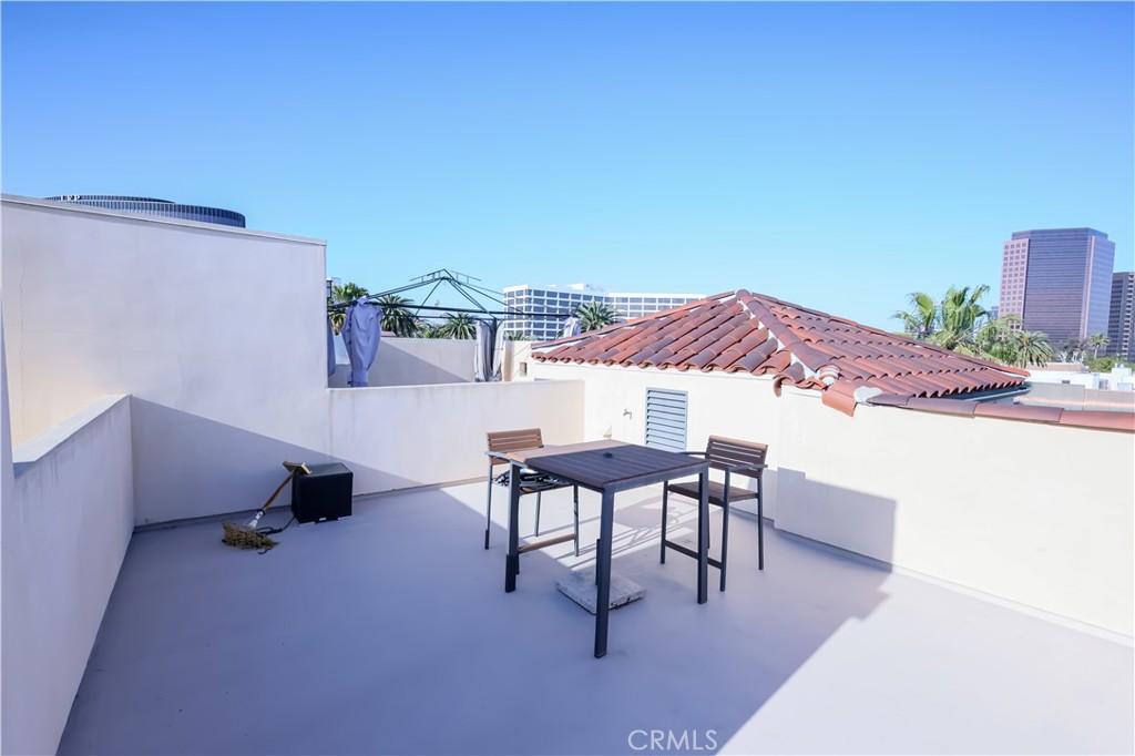 225 S Hamilton Drive 301