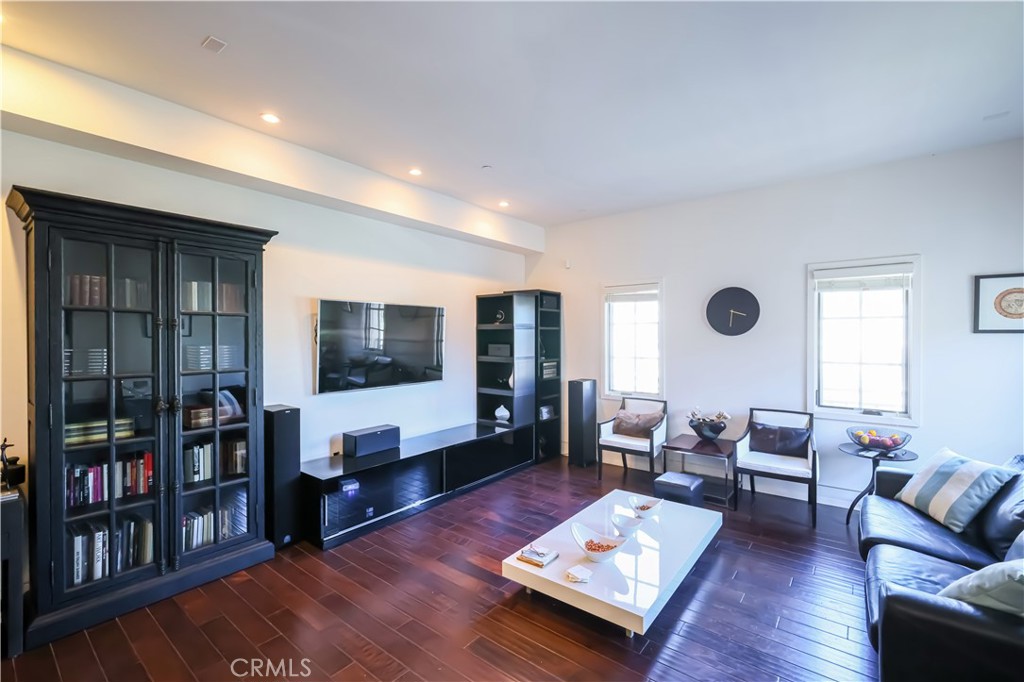 225 S Hamilton Drive 301