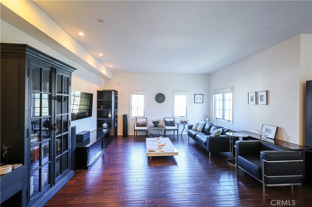 225 S Hamilton Drive 301