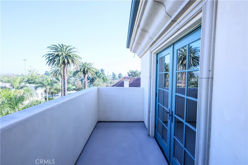 225 S Hamilton Drive 301