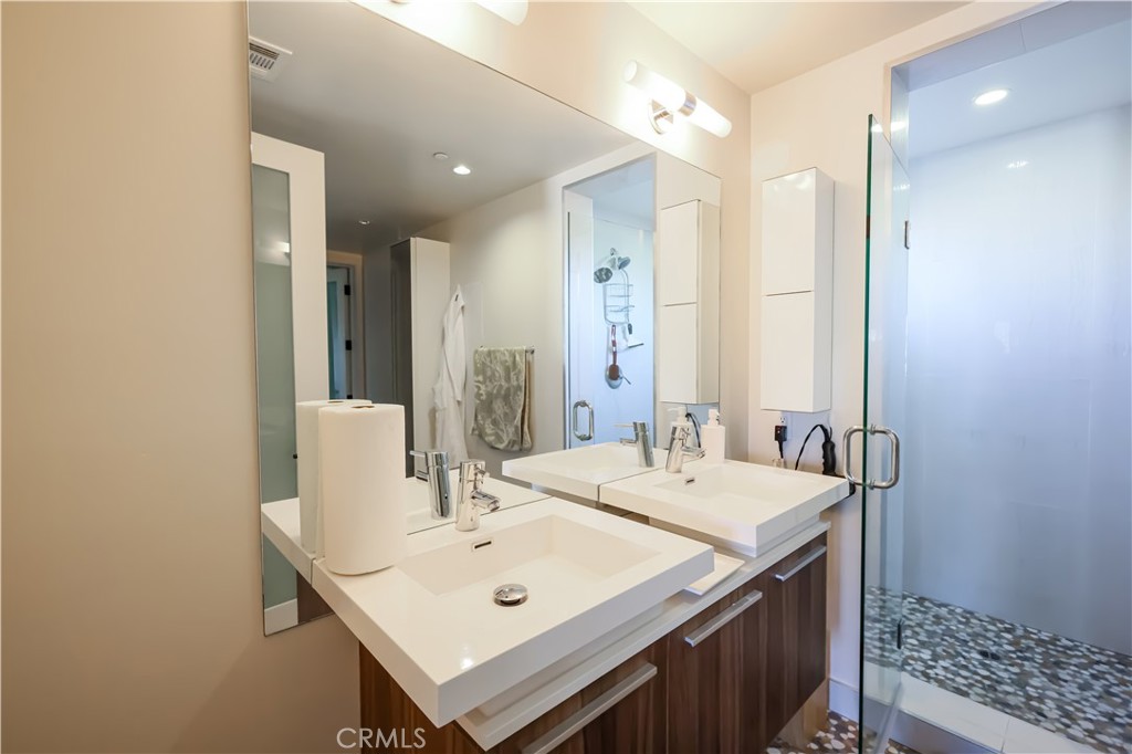 225 S Hamilton Drive 301