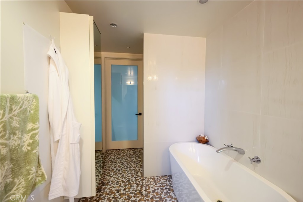 225 S Hamilton Drive 301