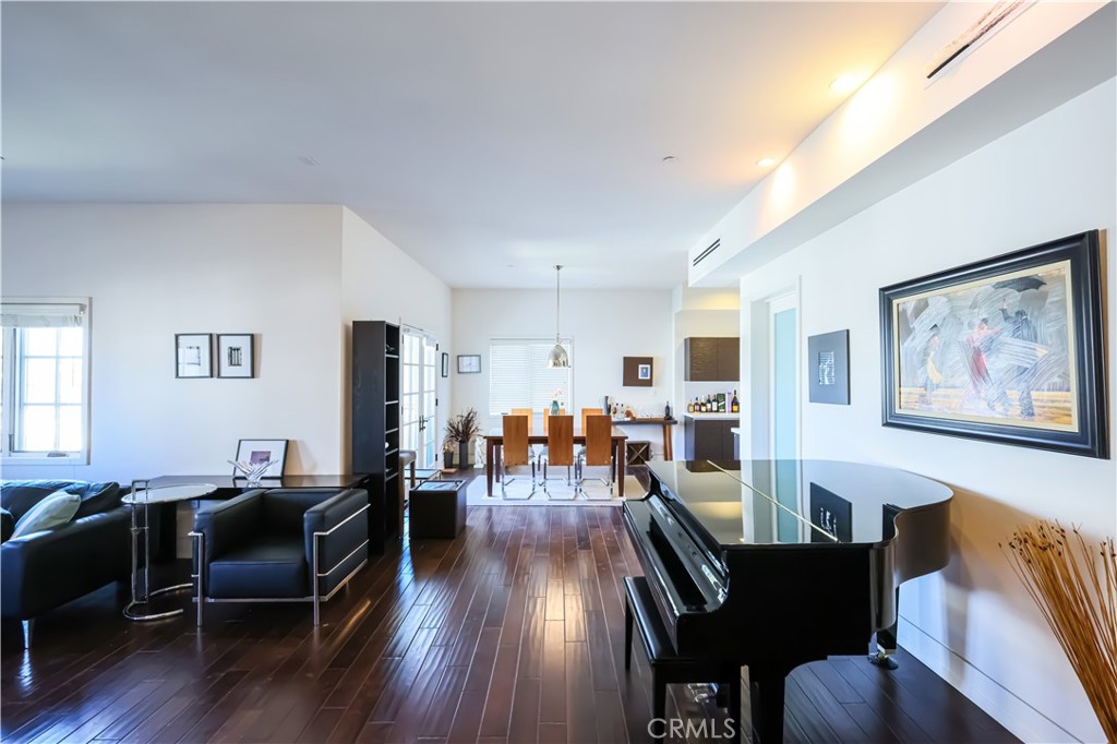 225 S Hamilton Drive 301