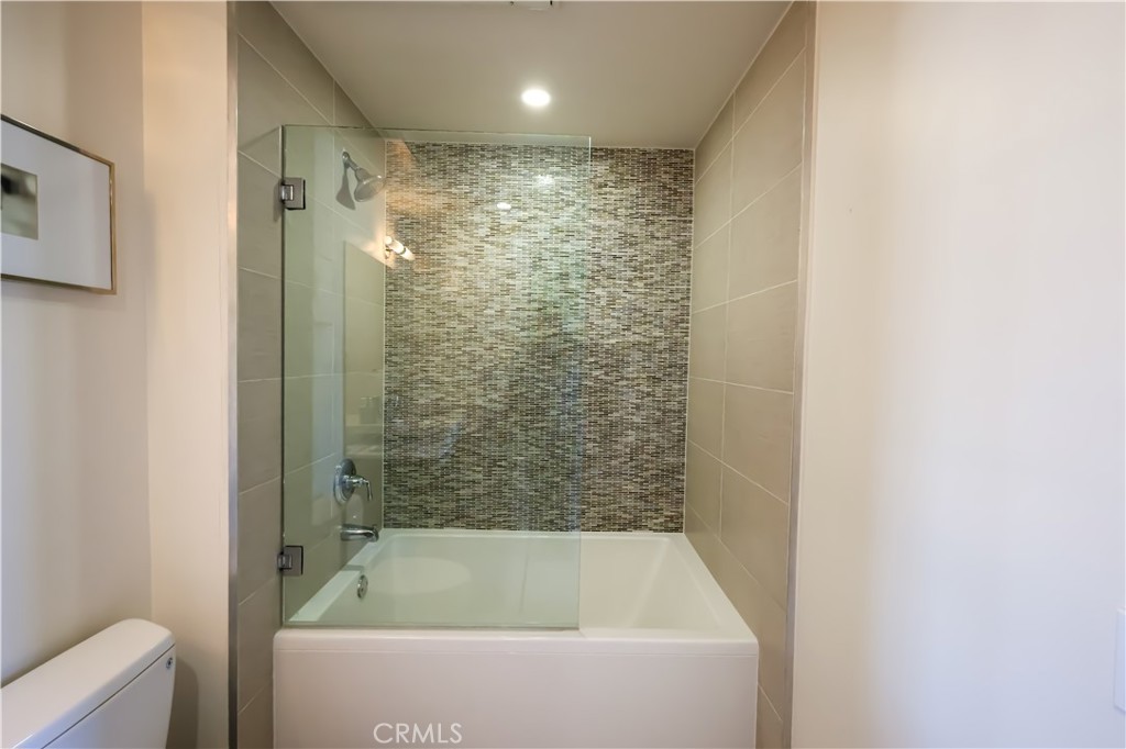 225 S Hamilton Drive 301