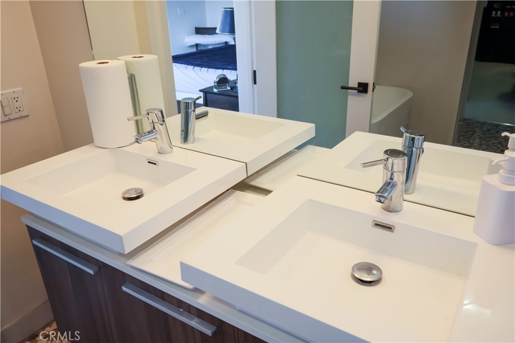 225 S Hamilton Drive 301