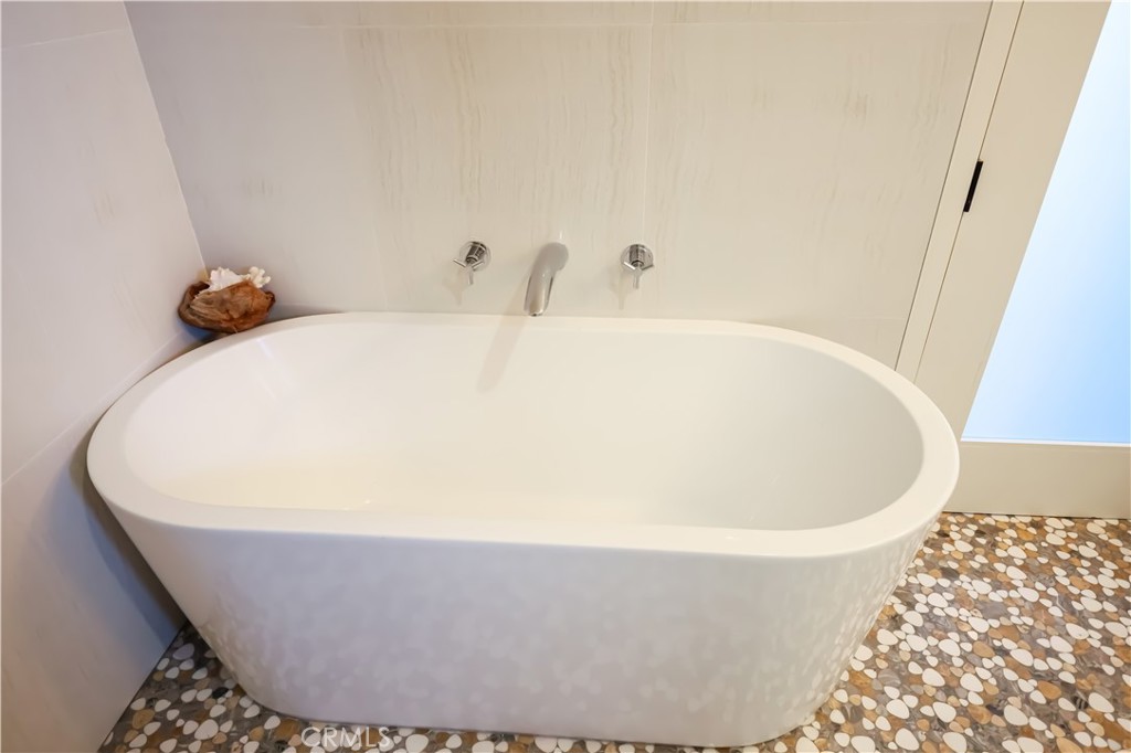 225 S Hamilton Drive 301