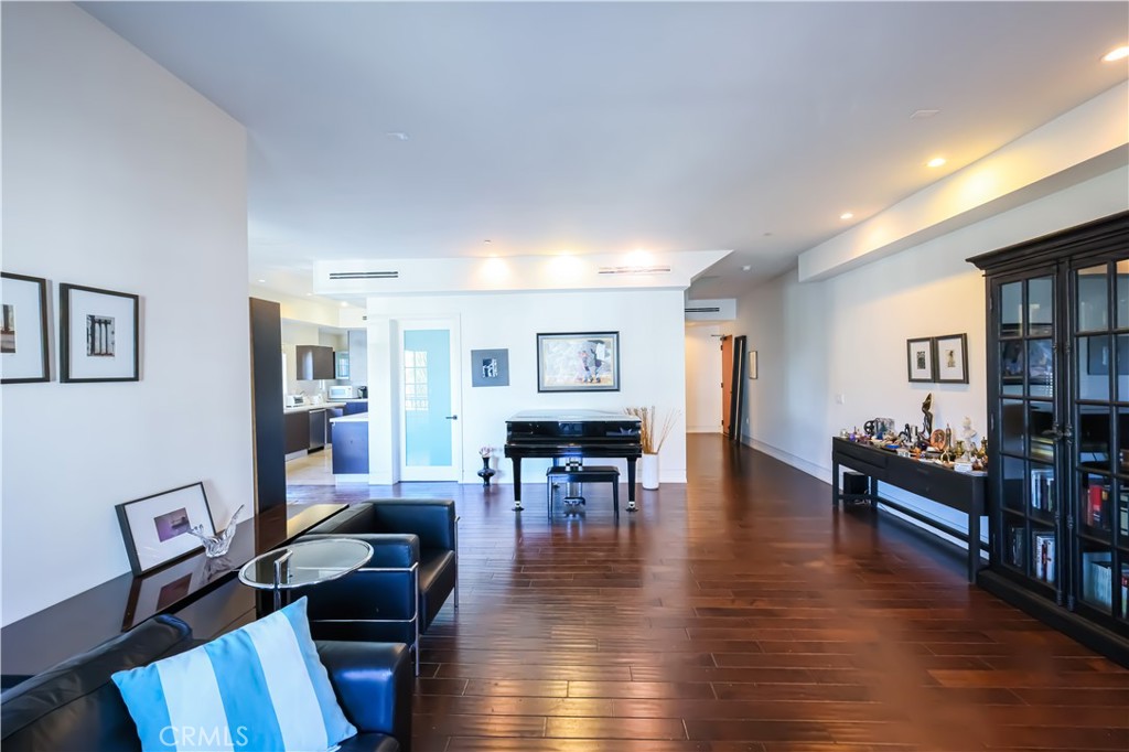 225 S Hamilton Drive 301