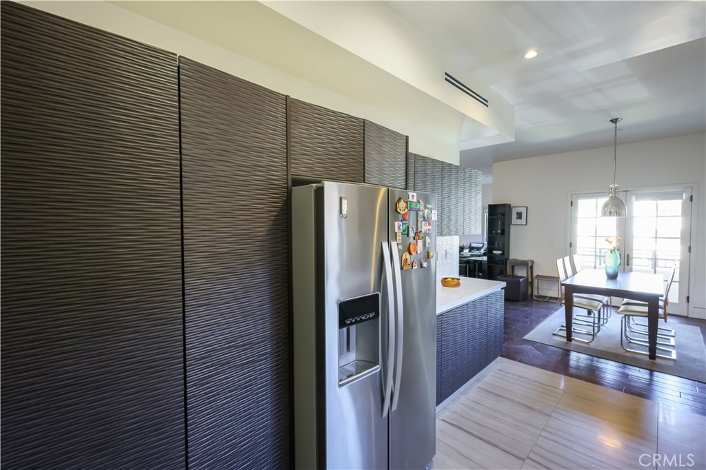 225 S Hamilton Drive 301