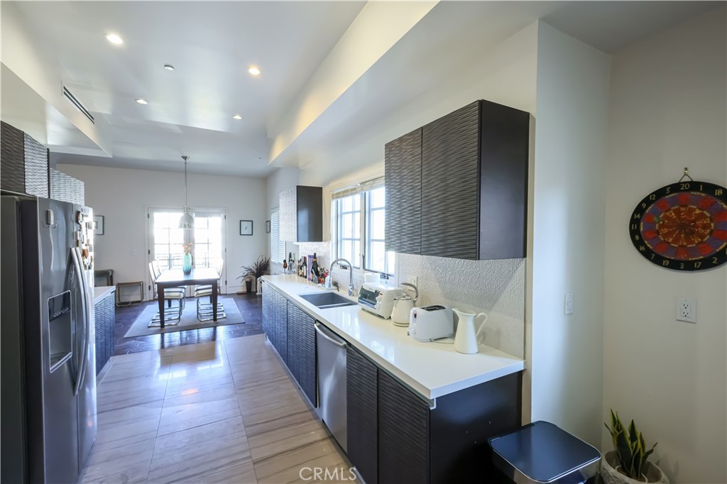 225 S Hamilton Drive 301