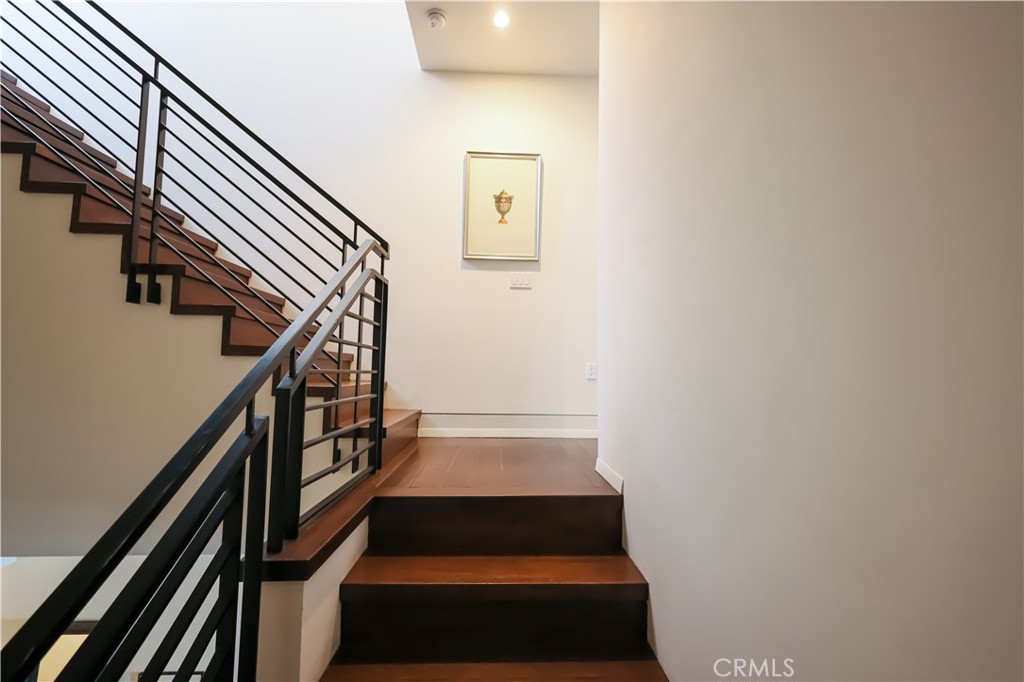 225 S Hamilton Drive 301