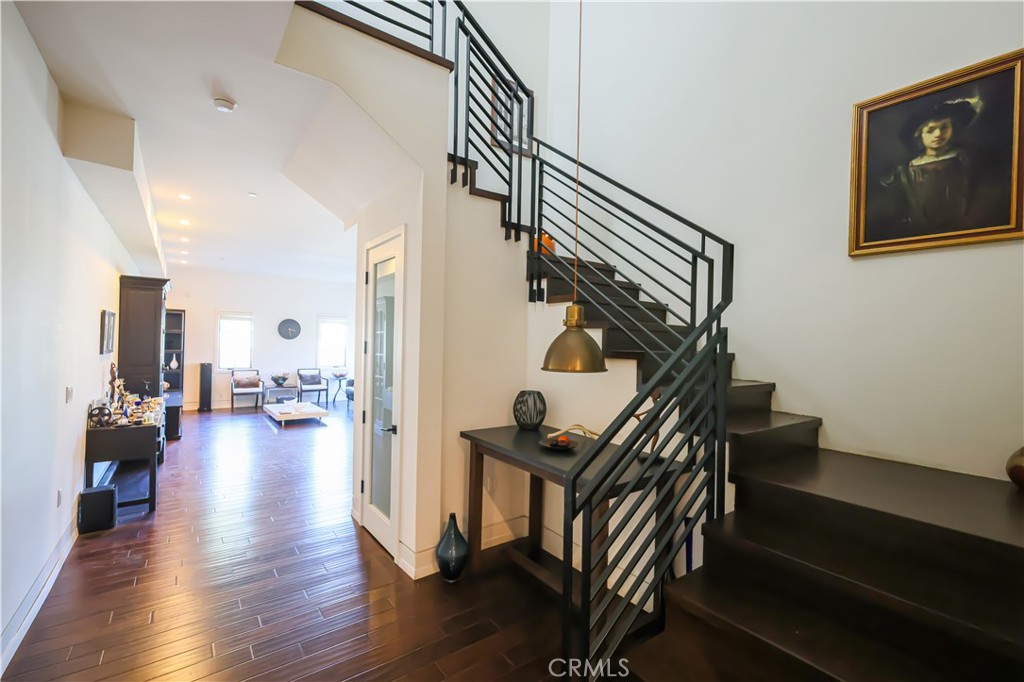 225 S Hamilton Drive 301