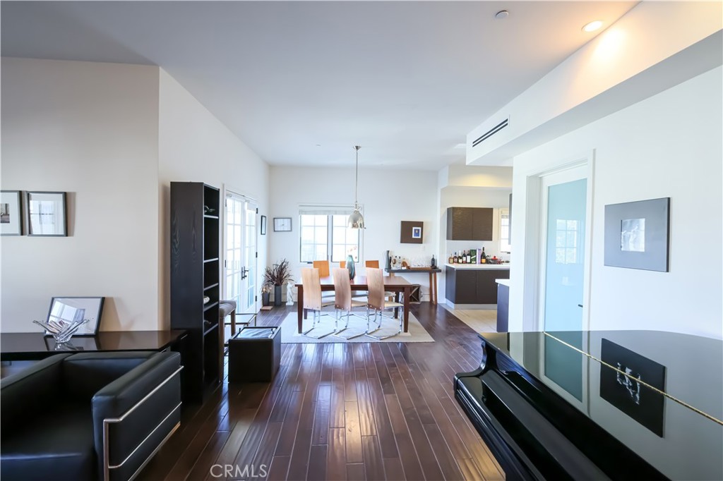 225 S Hamilton Drive 301