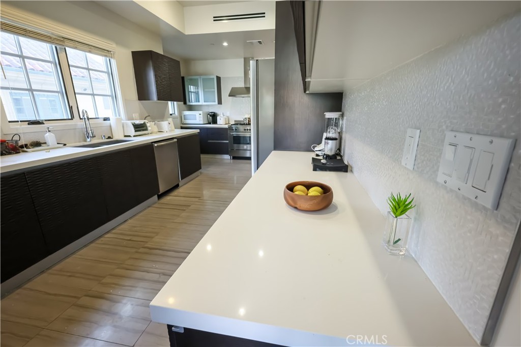 225 S Hamilton Drive 301