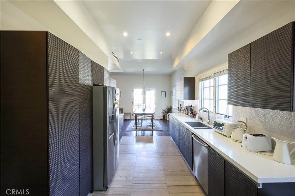 225 S Hamilton Drive 301